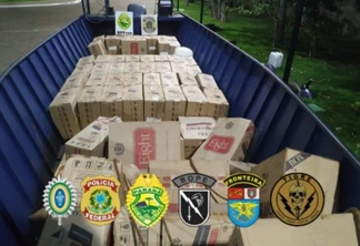 Policiais apreendem barco e caminhão carregado R$ 1 milhão em cigarros contrabandeados