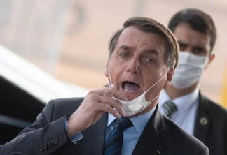 Bolsonaro retoma trabalho no Planalto e se diz “imunizado” contra covid-19