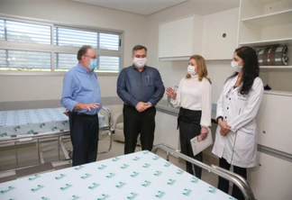 O secretário de Estado da Saúde Beto Preto entrega 57 novos leitos no Hospital Universitário (HU) de Londrina, sendo destinados exclusivamente aos pacientes confirmados e suspeitos da Covid-19, sendo 32 de UTI (adulto e pediátrica) e 25 de enfermaria.   20/07/2020 -  Foto: Geraldo Bubniak/AEN