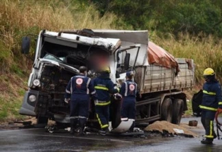 Caminhoneiro morre em grave acidente na PR-489, entre Umuarama e Xambrê