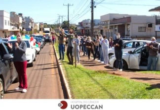 Moradora de Três Barras arrecada 220 brinquedos para a Uopeccan em carreata de aniversário