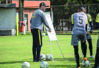 Caranhato deve mexer muito pouco na base da equipe
Foto: Assessoria FCC  
