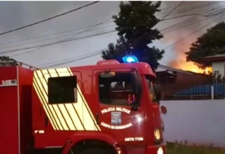 Incêndio destrói residência no Neva em Cascavel