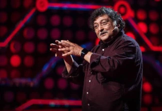 Sugata Mitra, cientista da computação indiano e teórico da educação, abre a programação de palestras. Crédito: Divulgação