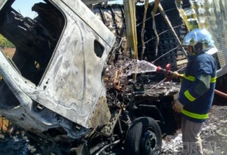 Caminhão é destruído pelo fogo na rodovia entre Toledo e São Pedro do Iguaçu