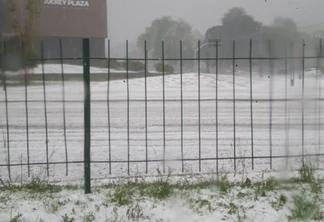 Tempestade de granizo atinge vários bairros de Curitiba; veja imagens