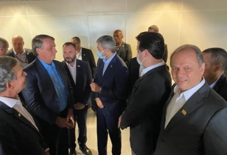 Bolsonaro se encontra com presidente do Paraguai em Foz do Iguaçu