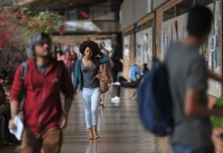 UnB foi a primeira universidade federal a adotar sistema de cotas raciais


UnB reserva vagas para negros desde o vestibular de 2004


Percentual de negros com diploma cresceu quase quatro vezes desde 2000, segundo IBGE