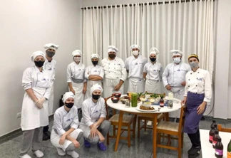 Alunos de Gastronomia aprendem sobre cozinha saudável e criativa