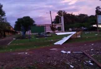 Temporal causa destelhamento em Igreja de São Miguel do Iguaçu