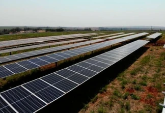 A Copel colocou em operação hoje, dia 1º, as três primeiras unidades geradoras da Usina Solar Fotovoltaica Bandeirantes, construída no norte do Paraná. Inicialmente a usina vai funcionar com 3 MWp (megawatt-pico, unidade de potência de energia fotovoltaica). - Curitiba, 01/03/2021  -  Foto: Divulgação Copel