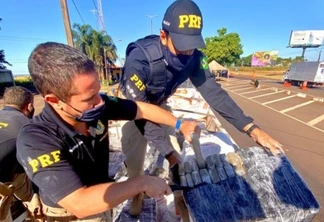 Carga de maconha escondida em carreta de farinha é apreendida em Santa Terezinha de Itaipu