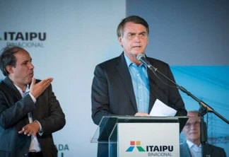 Bolsonaro volta a Foz para entrega da pista de aeroporto e posse na Itaipu