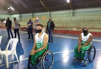 Paradesporto recebe incentivo com novas cadeiras para basquete