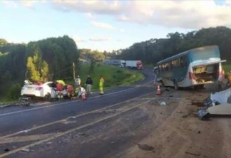 Acidente entre carro e ônibus mata homem e deixa mulher ferida em Ortigueira