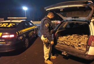 Após fuga e perseguição, PRF prende traficante transportando 145 kg de maconha em Laranjeiras do Sul