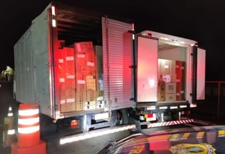 Dois caminhões carregados com cigarros contrabandeados são apreendidos em Guaíra