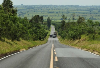 O Departamento de Estradas de Rodagem (DER-PR), órgão do Governo do Estado, vinculado à Secretaria de Infraestrutura e Logística, está fazendo obras na rodovia PR-498 entre São Tomé, Japurá e o Rio Ivaí, perto de Cianorte, um dos maiores polos têxteis do Brasil. 
Foto: Ivan Bueno/SEIL