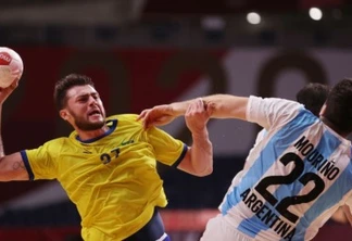 Seleção de handebol vence Argentina e continua viva na Olimpíada