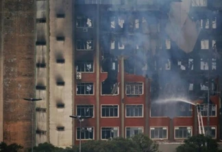 Bombeiros continuam desaparecidos em prédio incendiado em Porto Alegre