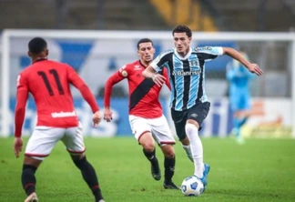 Grêmio perde em casa para o Atlético-GO e segue em último