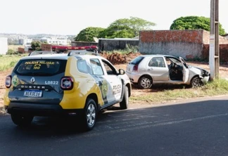 Suspeito de assaltar casa e fugir com carro das vítimas morre após confronto e perseguição