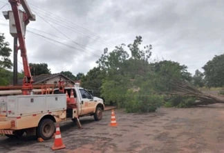 Temporal quebrou mais de 500 postes no Oeste e Noroeste do Estado