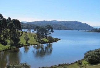 A partir deste fim de semana (11 e 12) está aberto o calendário de visitas públicas aos Mananciais da Serra, junto ao Parque Estadual Pico do Marumbi, na Serra do Mar, em Piraquara. A região dos Mananciais da Serra fica em área de mata atlântica protegida por lei e é aberta ao público em alguns dias do ano. Em 2017, serão 22 datas, entre fevereiro e dezembro. 
Foto: Divulgação Sanepar