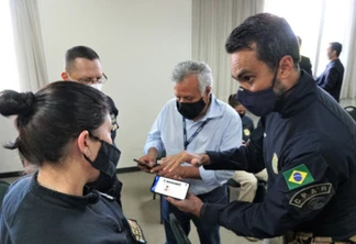 O secretário nacional de Trânsito, Frederico Carneiro, reuniu-se com representantes da Argentina e Paraguai, em Foz do Iguaçu, na tarde desta segunda-feira (18), para apresentar os aplicativos de documentos digitais. - Foz do Iguaçu, 19/10/2021 - Foto: Allan Marba/Detran-PR