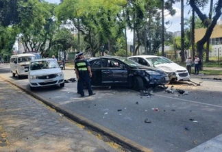 Motorista suspeito de roubo de carro provoca engavetamento com nove veículos em Curitiba, diz Guarda Municipal