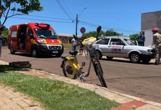 Ciclista é atropelada por carro no Jardim Clarito; Para-brisas do carro ficou totalmente destruído