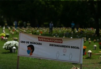 Dia de Finados no cemitério Campo da esperança em Brasília