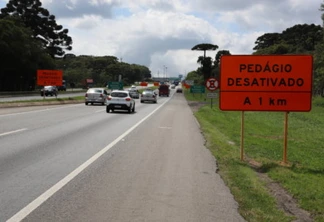 Encerramento dos atuais contratos de concessão de rodovias no Paraná. Abertura das catracas da praça de pedágio da Ecovia, na BR-277, em São José dos Pinhais, ocorrida à 0h00 deste domingo. - Curitiba, 28/11/2021 - Foto: Ari Dias/AEN