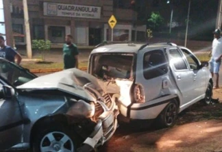 Motorista embriagado dorme ao volante, causa acidente e é levado à UPA dormindo, em Marechal