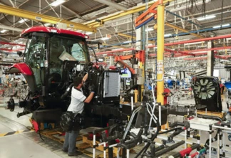 Governador Carlos Massa Ratinho Junior durante visita a fábrica da New Holland. - Curitiba, 25/05/2019 - Foto: Rodrigo Félix Leal/ANPr