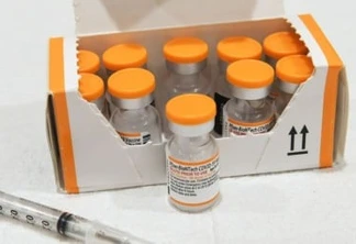Paraná recebe primeiro lote com 65,5 mil vacinas contra a Covid-19 para crianças de 5 a 11 anos