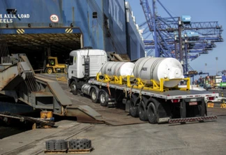 Peças para indústria de mineração são embarcadas no Porto de Paranaguá - Paranaguá, 25/01/2022