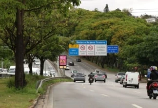 São Paulo - Início da Rodovia Raposo Tavares.
