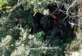 Homem morre após cair em fenda de 25 metros de altura de cachoeira de Ponta Grossa enquanto procurava celular