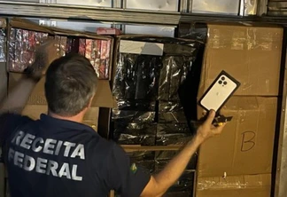 Receita Federal apreende caminhão com mais de R$ 2 milhões em produtos da Apple em fundo falso