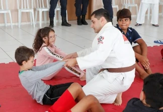 Crianças do Riviera iniciam aulas de artes marciais ministradas pela Guarda Municipal