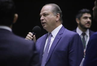 Combustíveis: base pede abertura de CPI; ministro diz que não pode interferir