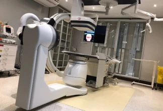 Governo do Paraná amplia investimentos no HU de Cascavel e anuncia novos leitos na região Oeste -  Novo equipamento do serviço de hemodinâmica do Hospital Regional do Oeste do Paraná (HUOP) -