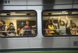 Brasília - O metrô da cidade já conta com um vagão exclusivo para mulheres. Conhecido como Vagão Rosa, a maioria das usuárias disse se sentir mais segura contra abuso sexuais (Fábio Rodrigues Pozzebom/Agência Brasil)