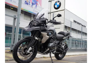 No coração da Amazônia, BMW celebra 90 mil motos produzidas