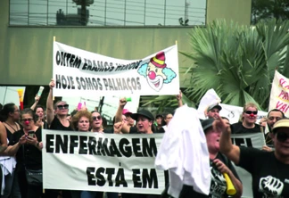 Técnicos e enfermeiros protestam  pela suspensão do piso por Barroso