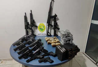 Polícia Militar apreende quatro fuzis, 16 pistolas e milhares de munições em São Miguel do Iguaçu