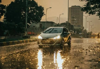 Evite surpresas ao dirigir sob chuva