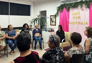 "Café com Histórias": Pioneiras de Cascavel celebram o Dia Internacional da Mulher