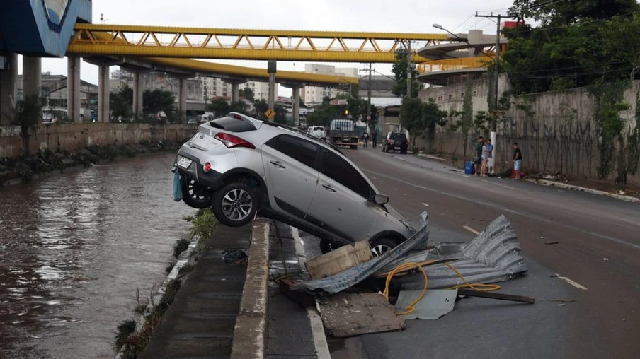 Chega a 11 número de mortos em temporal em São Paulo